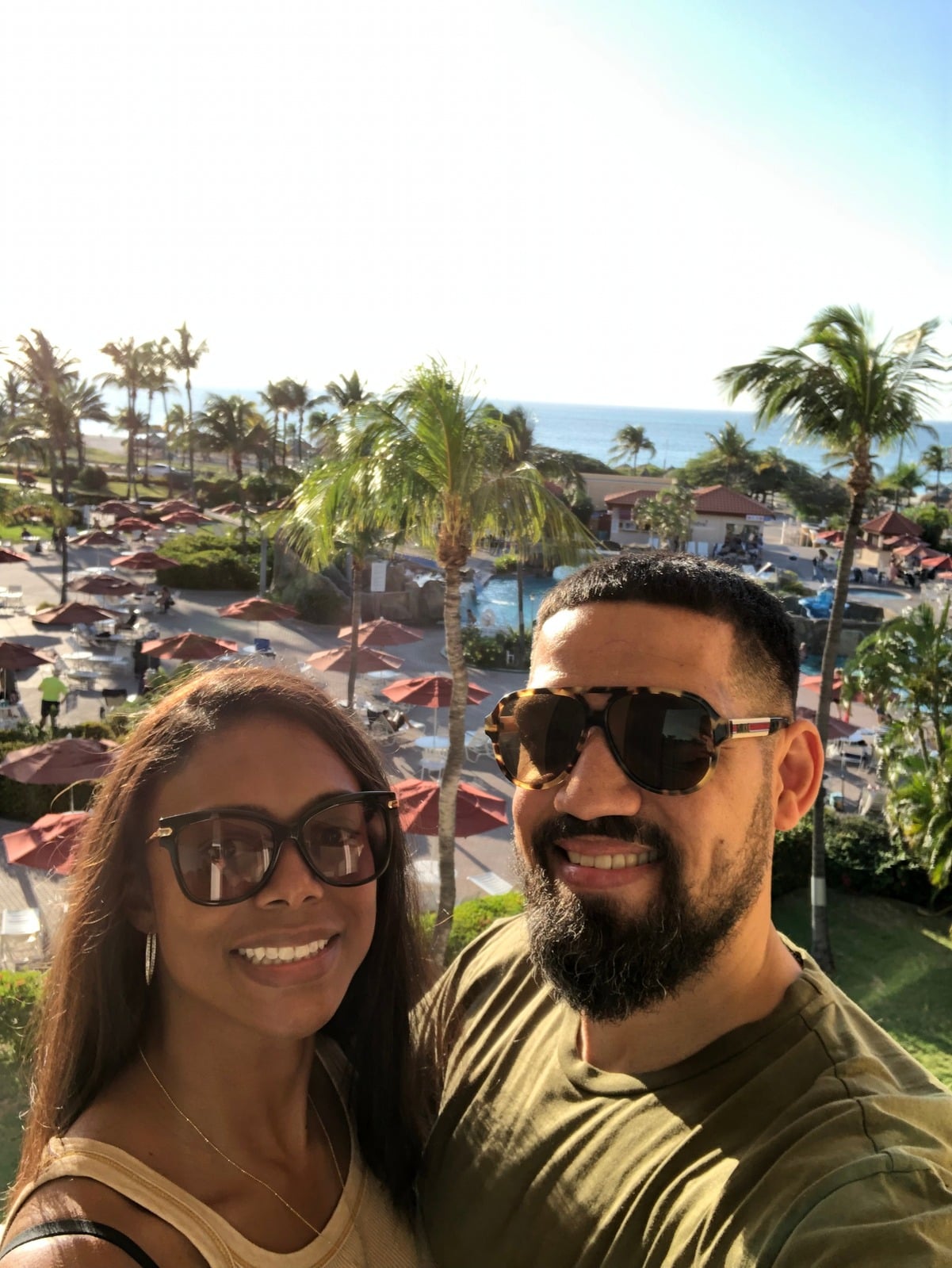 S and R traveling together by the beach